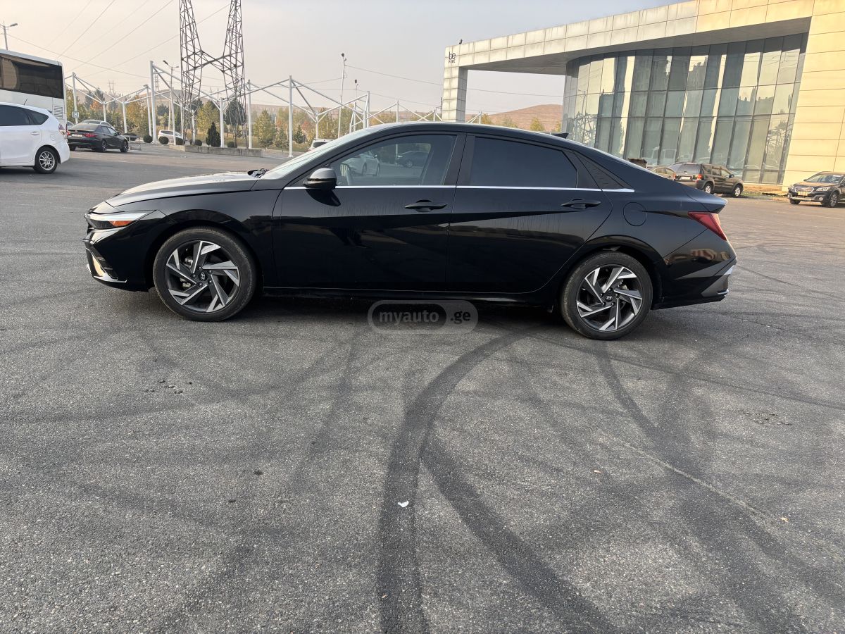 Hyundai Elantra 2023 — photo 2
