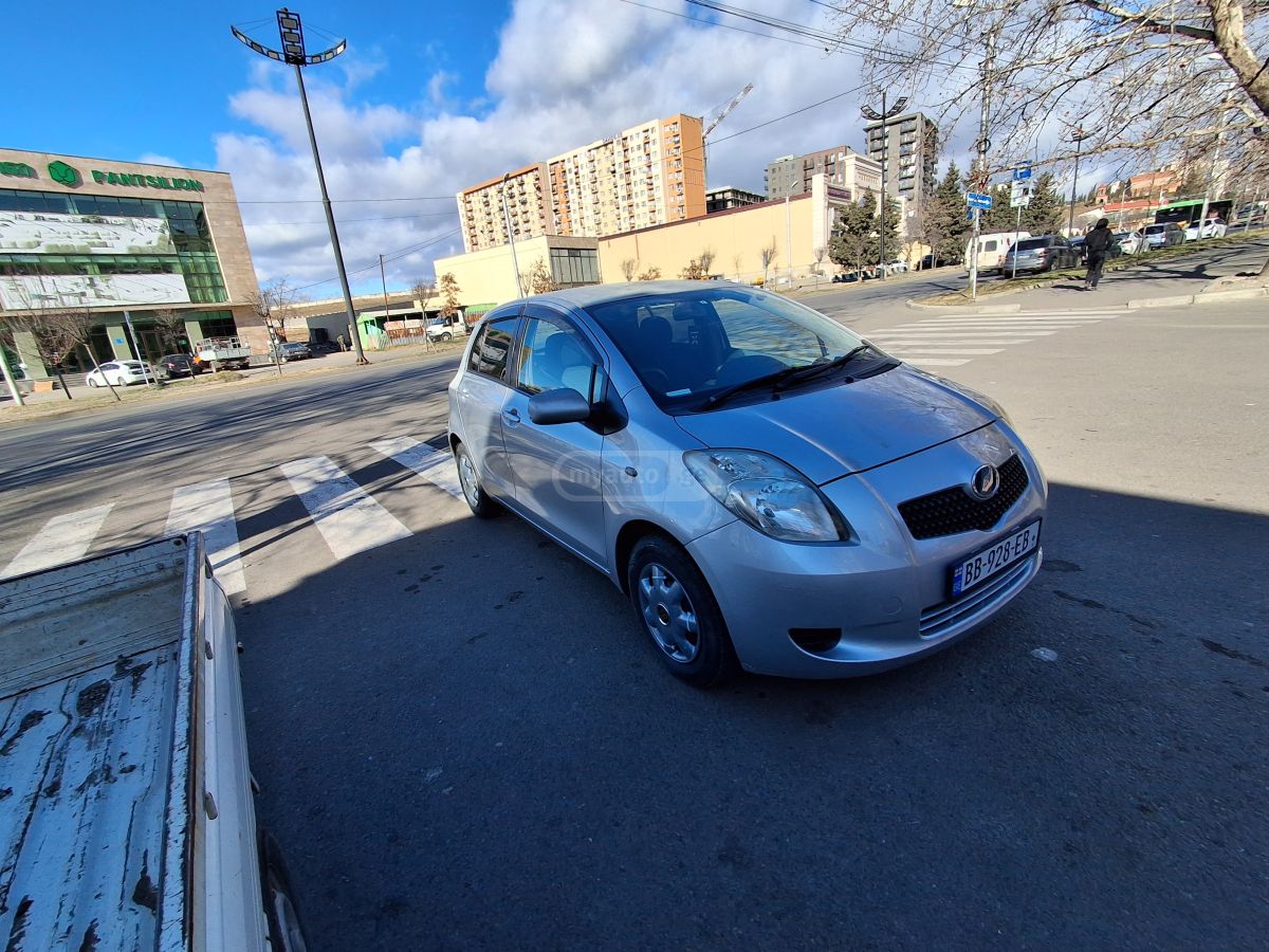 Toyota Vitz 2006 — photo 2