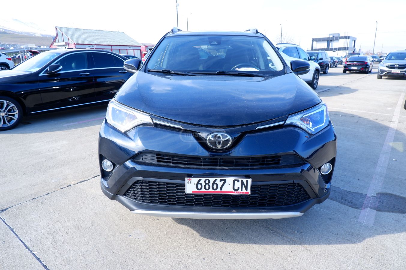 Toyota RAV4 2018 — photo 2