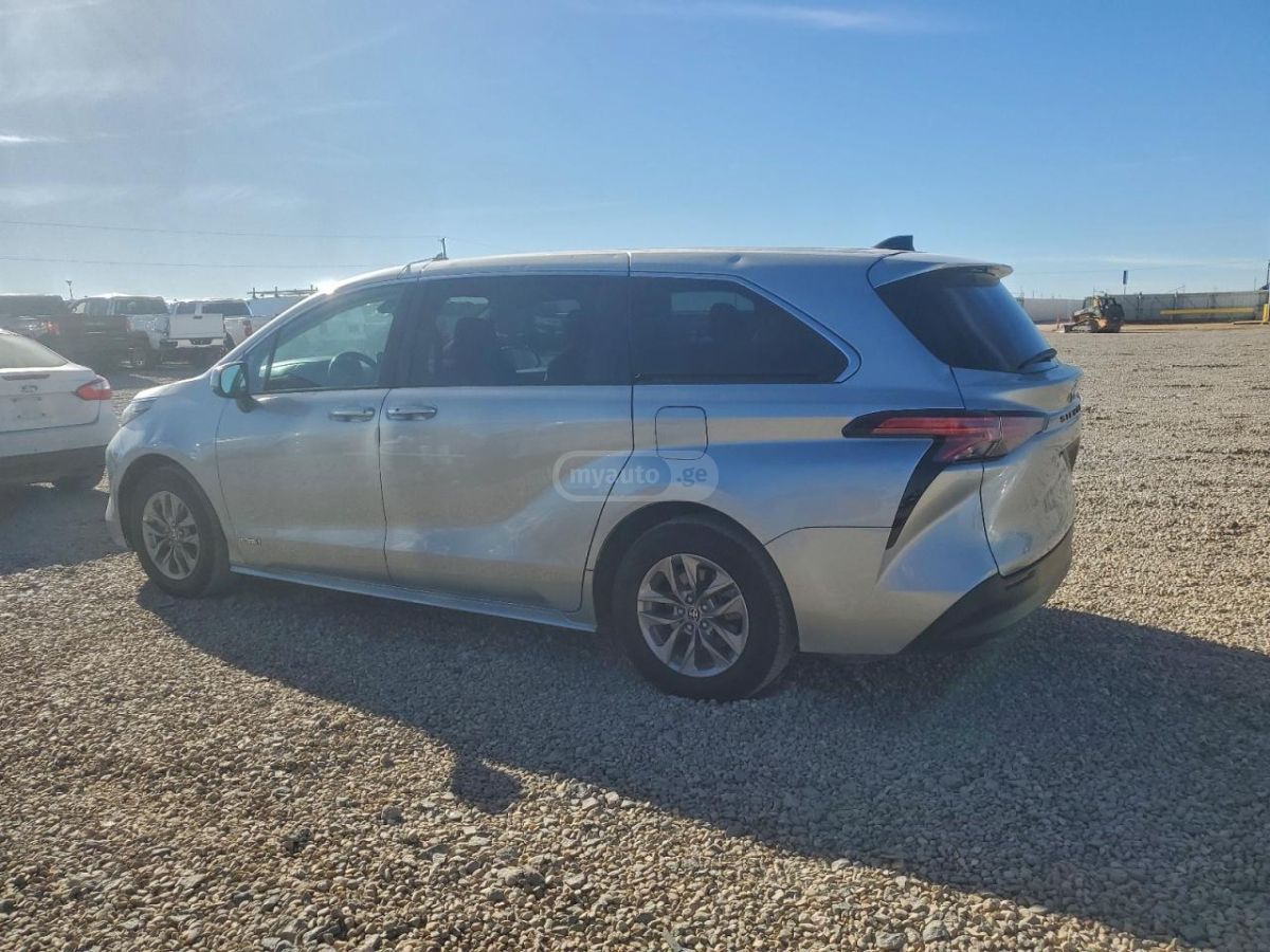 Toyota Sienna 2021 — photo 2