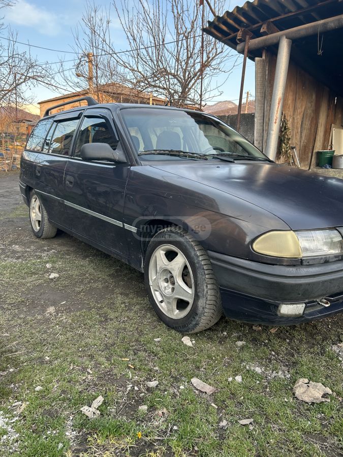 Opel Astra 1996 — photo 2