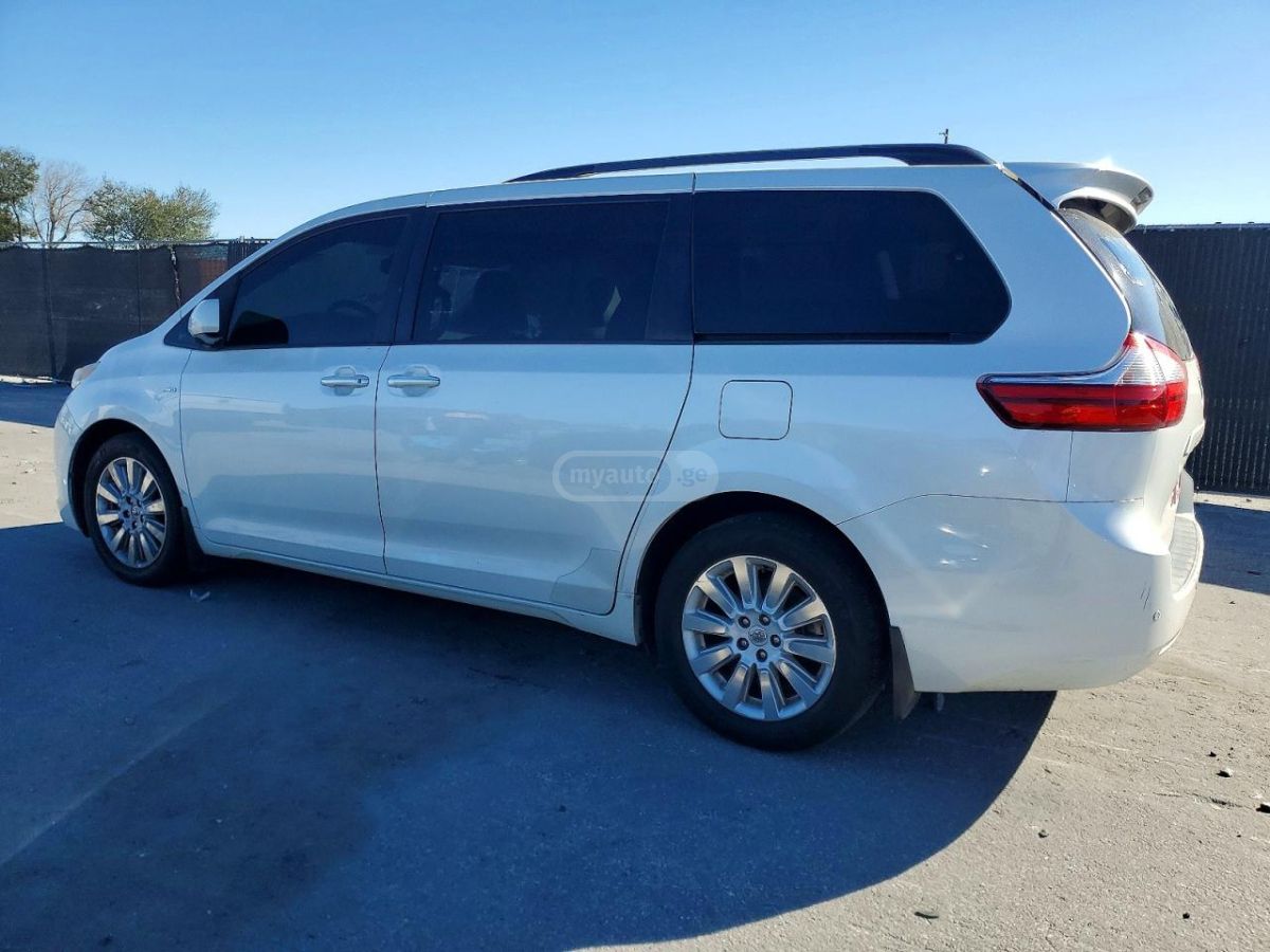 Toyota Sienna 2016 — photo 2