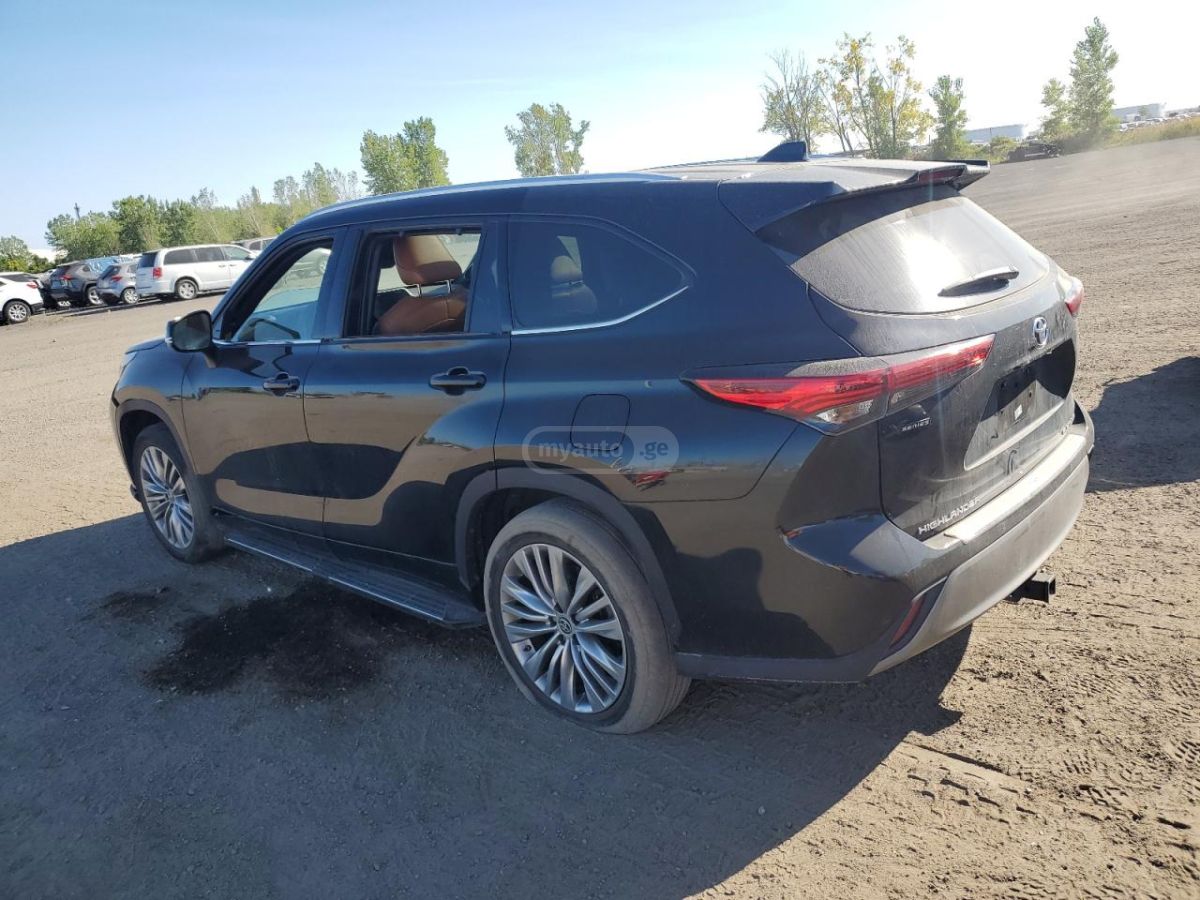 Toyota Highlander 2022 — photo 2