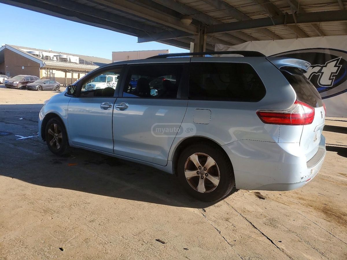 Toyota Sienna 2015 — photo 2