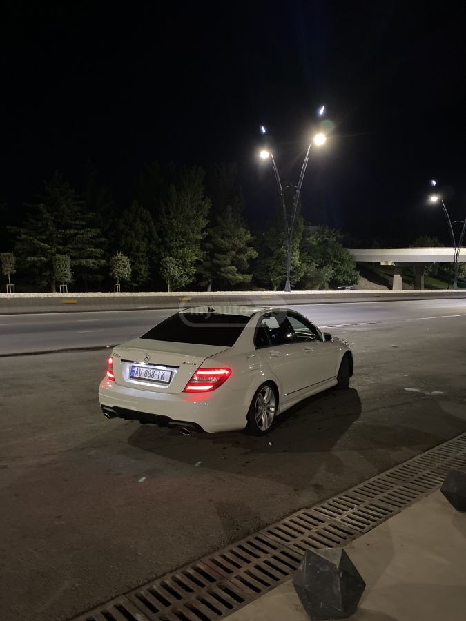 Mercedes-Benz C 300 2012 — photo 2