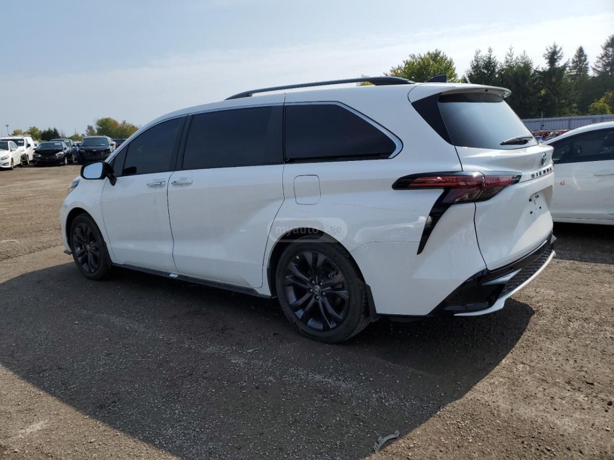 Toyota Sienna 2024 — photo 2