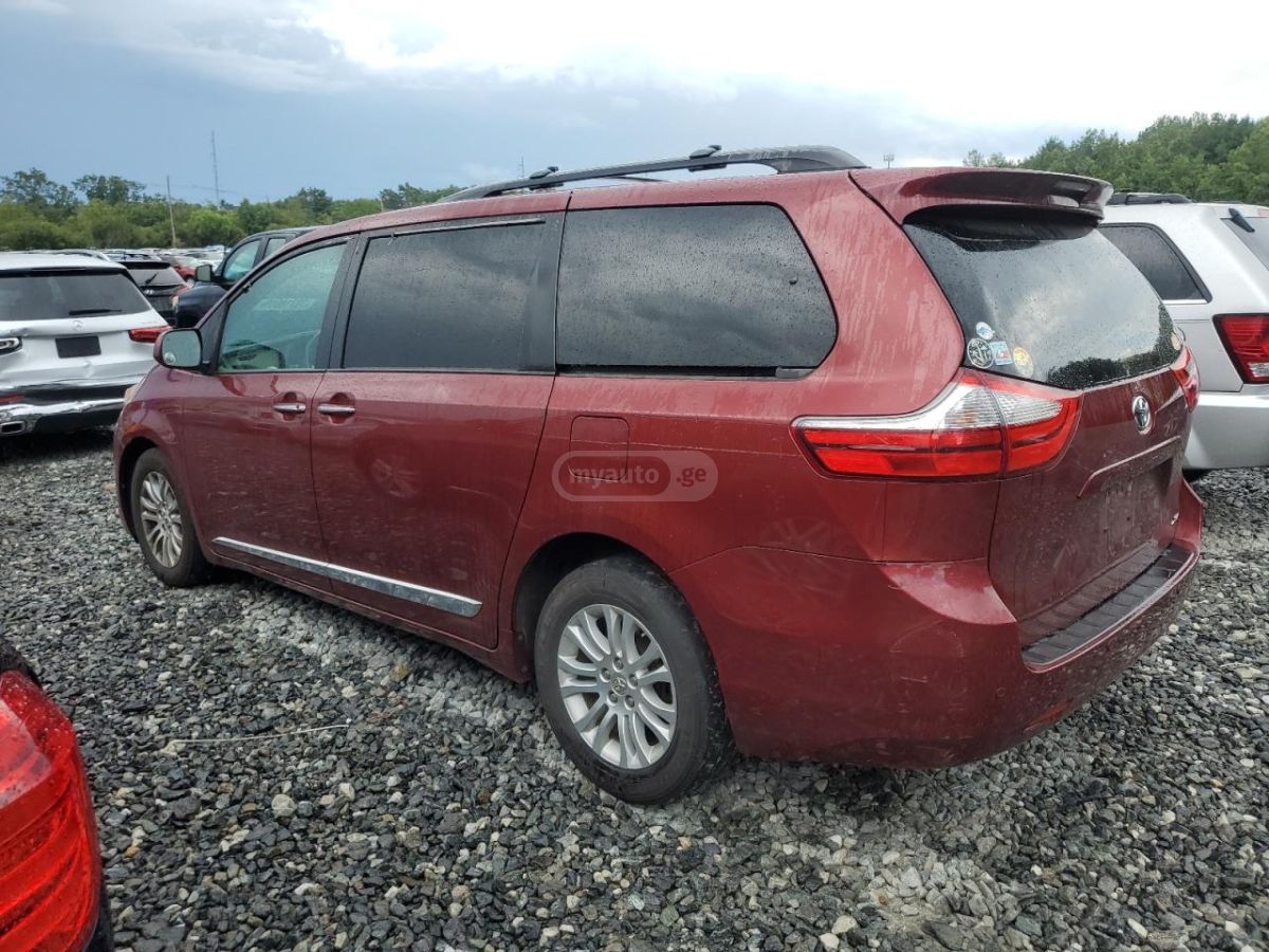 Toyota Sienna 2016 — photo 2