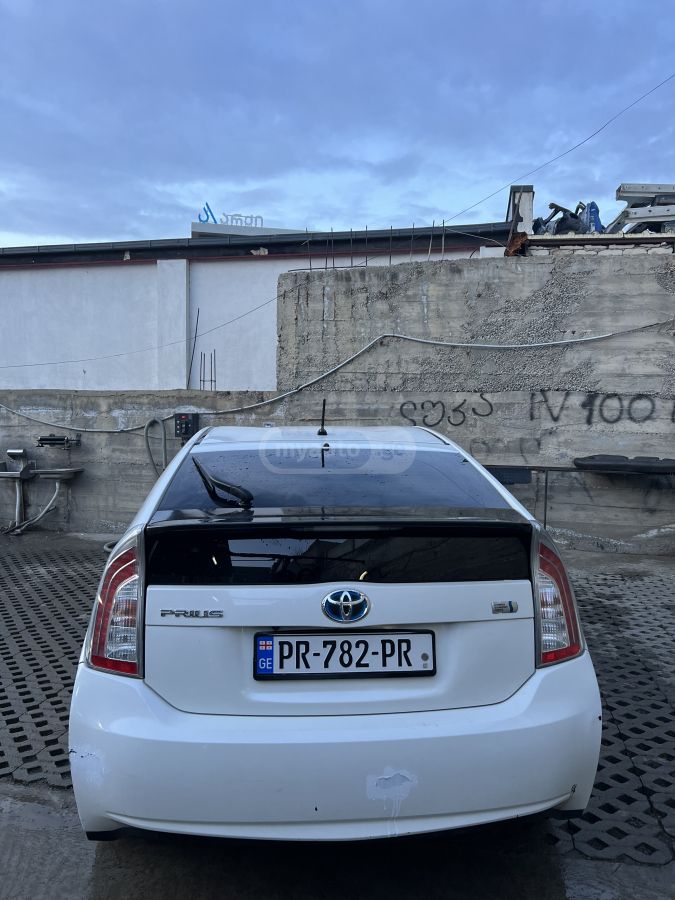 Toyota Prius 2013 — photo 2