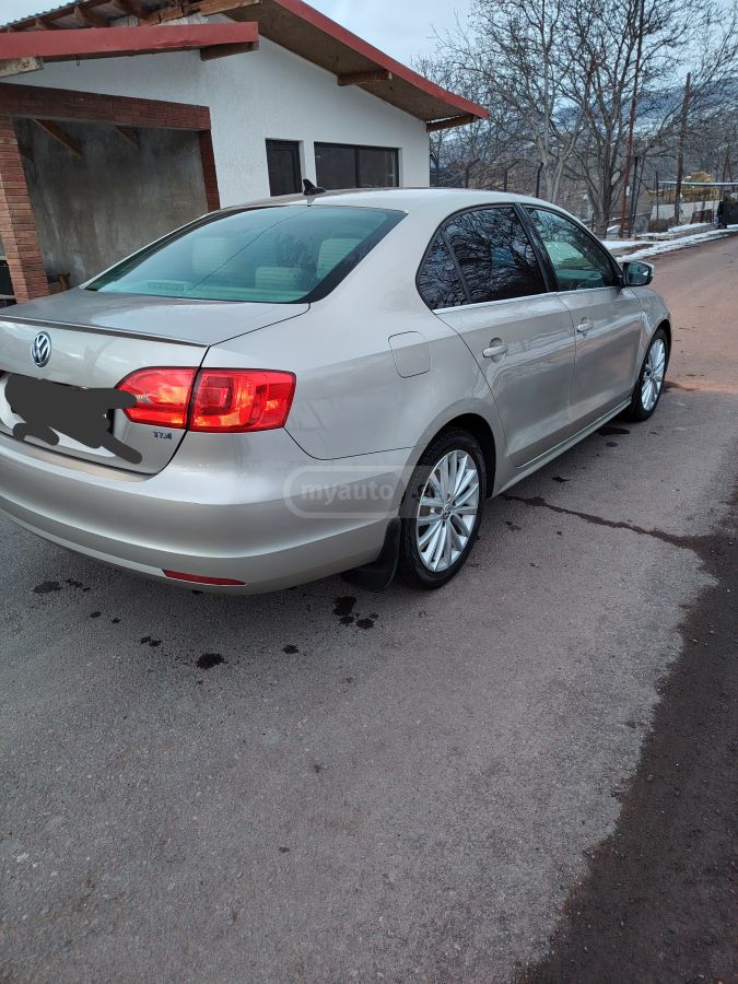 Volkswagen Jetta 2013 — photo 2