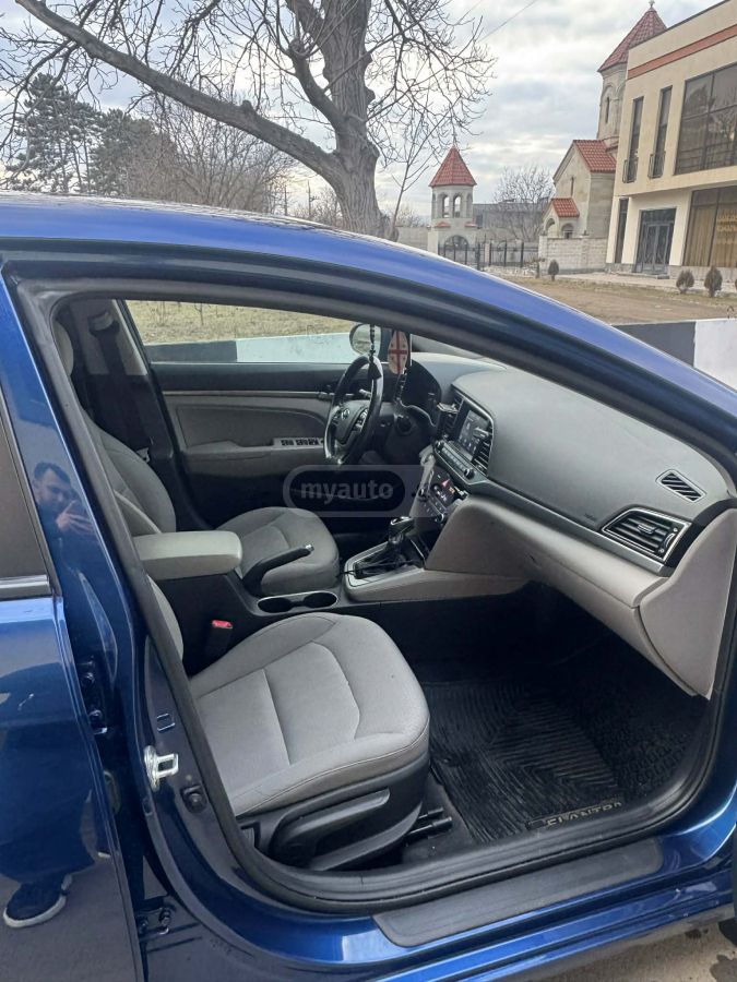 Hyundai Elantra 2018 — photo 2