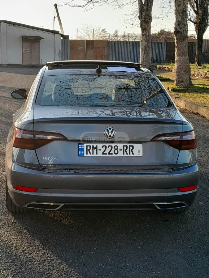 Volkswagen Jetta 2018 — photo 2