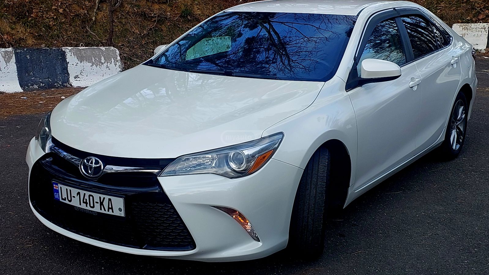 Toyota Camry 2015 — photo 2