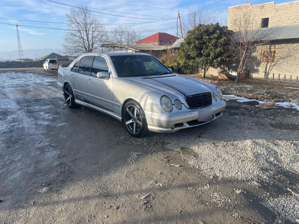 Mercedes-Benz E 320