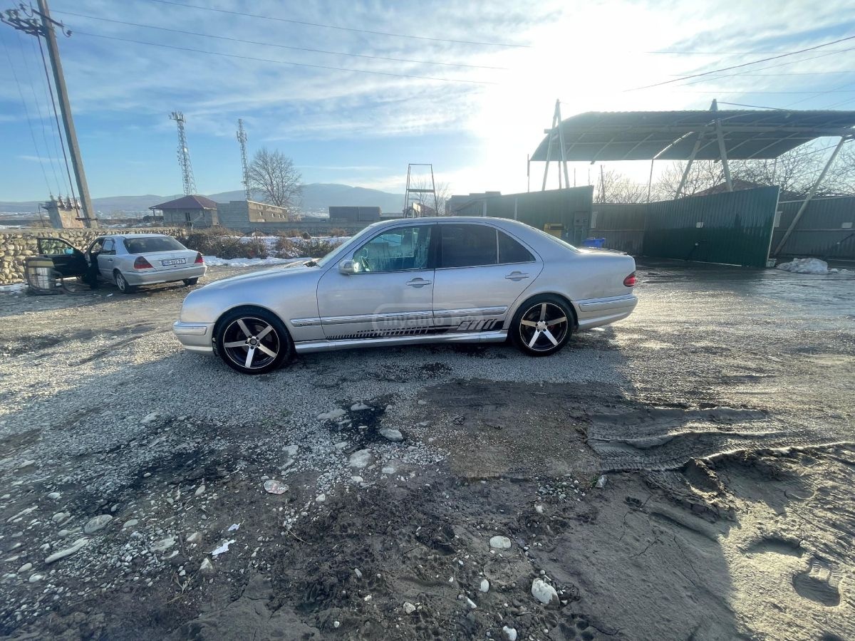 Mercedes-Benz E 320 1999 — photo 2