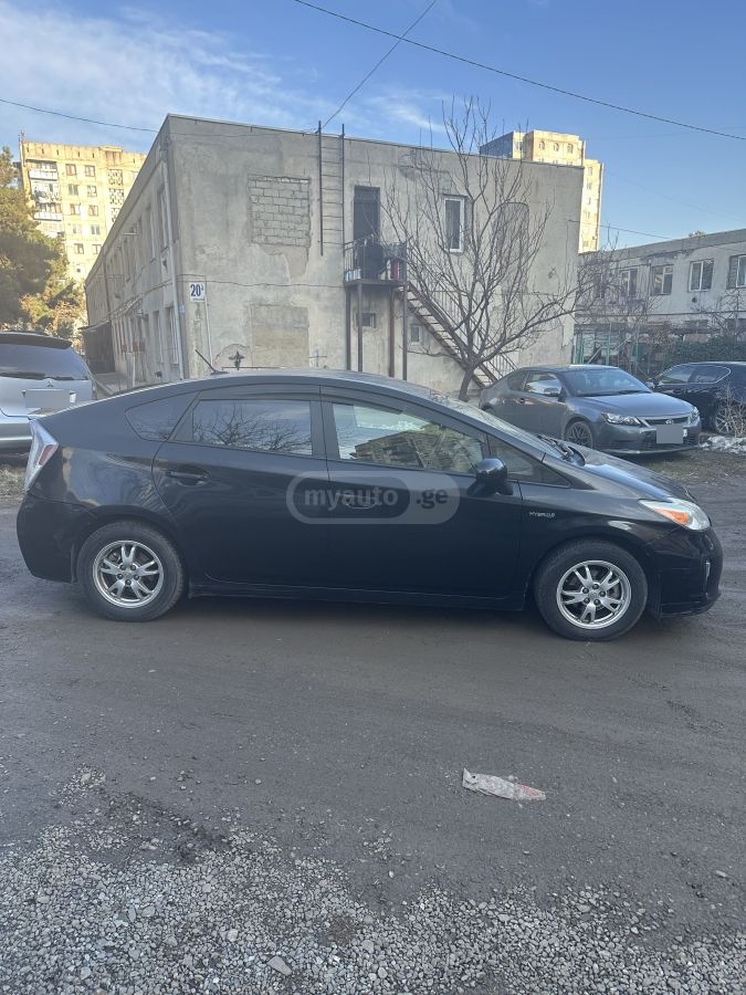 Toyota Prius 2015 — photo 2