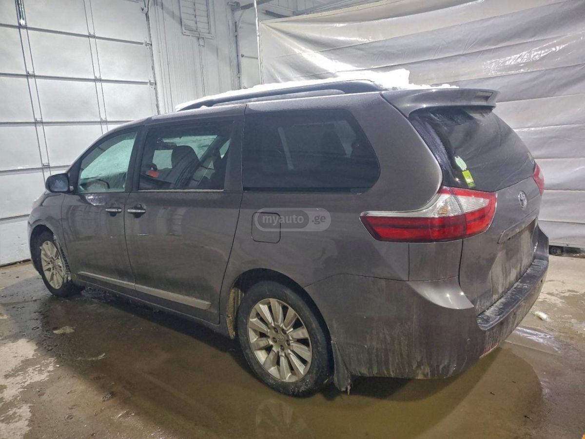 Toyota Sienna 2015 — photo 2