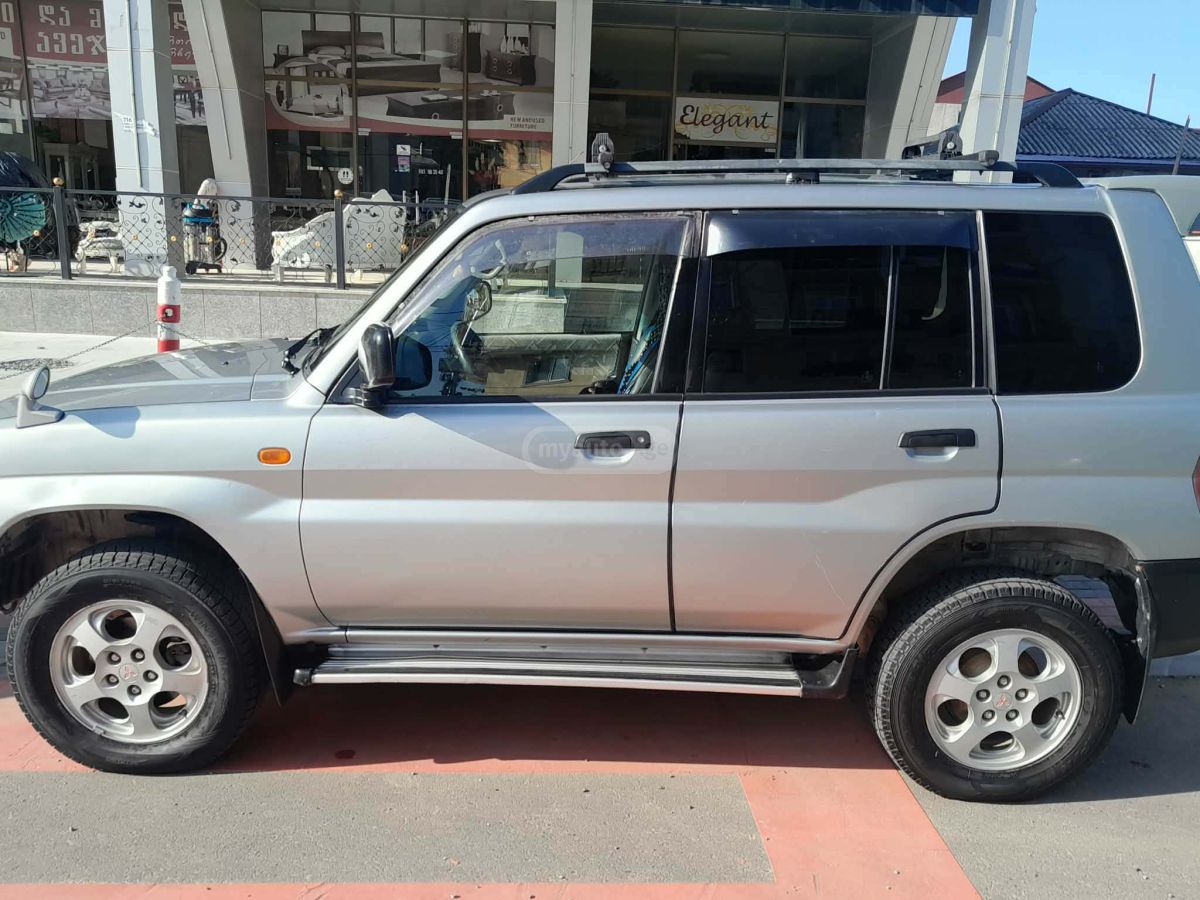 Mitsubishi Pajero IO