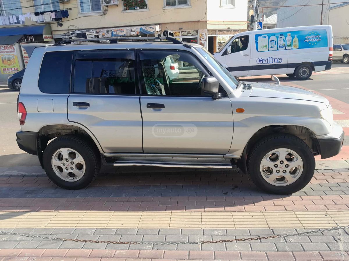 Mitsubishi Pajero IO 1999 — photo 2