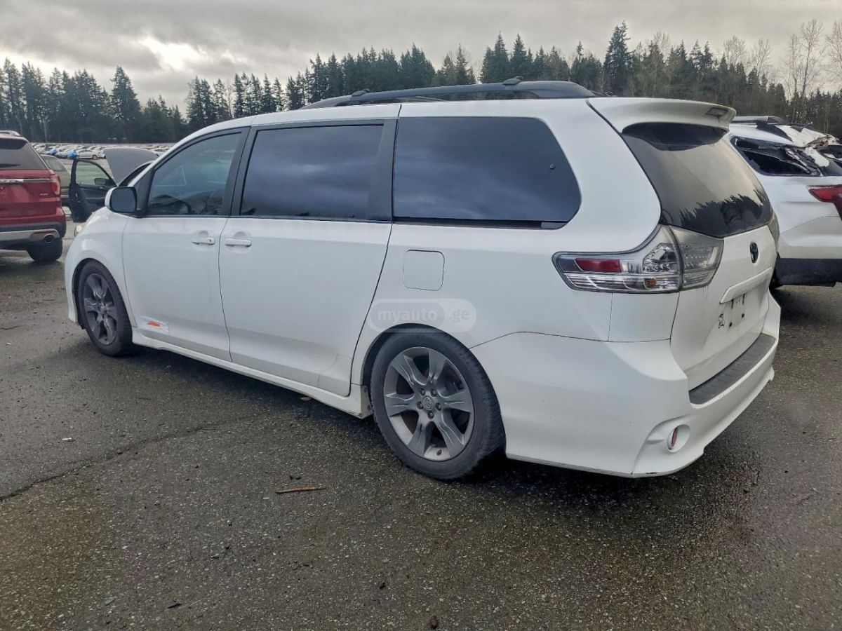 Toyota Sienna 2014 — photo 2
