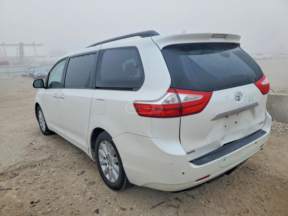 Toyota Sienna 2015 — photo 2