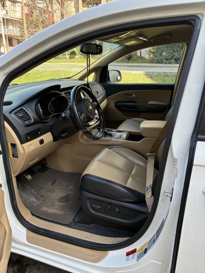 Kia Sedona 2017 — photo 2