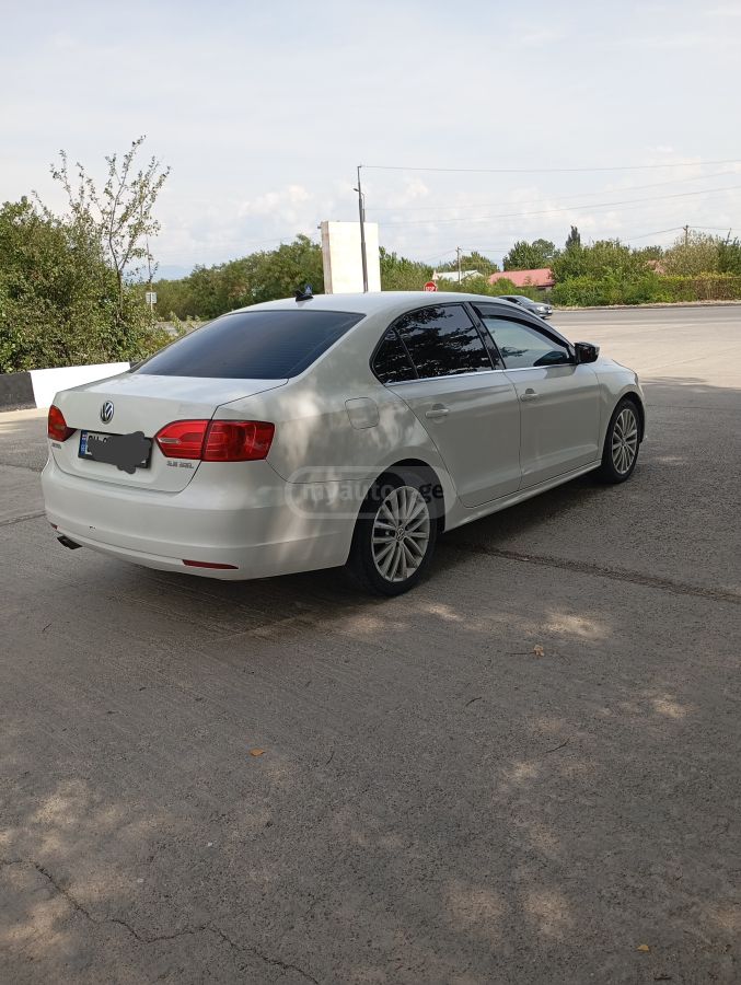 Volkswagen Jetta 2013 — photo 2
