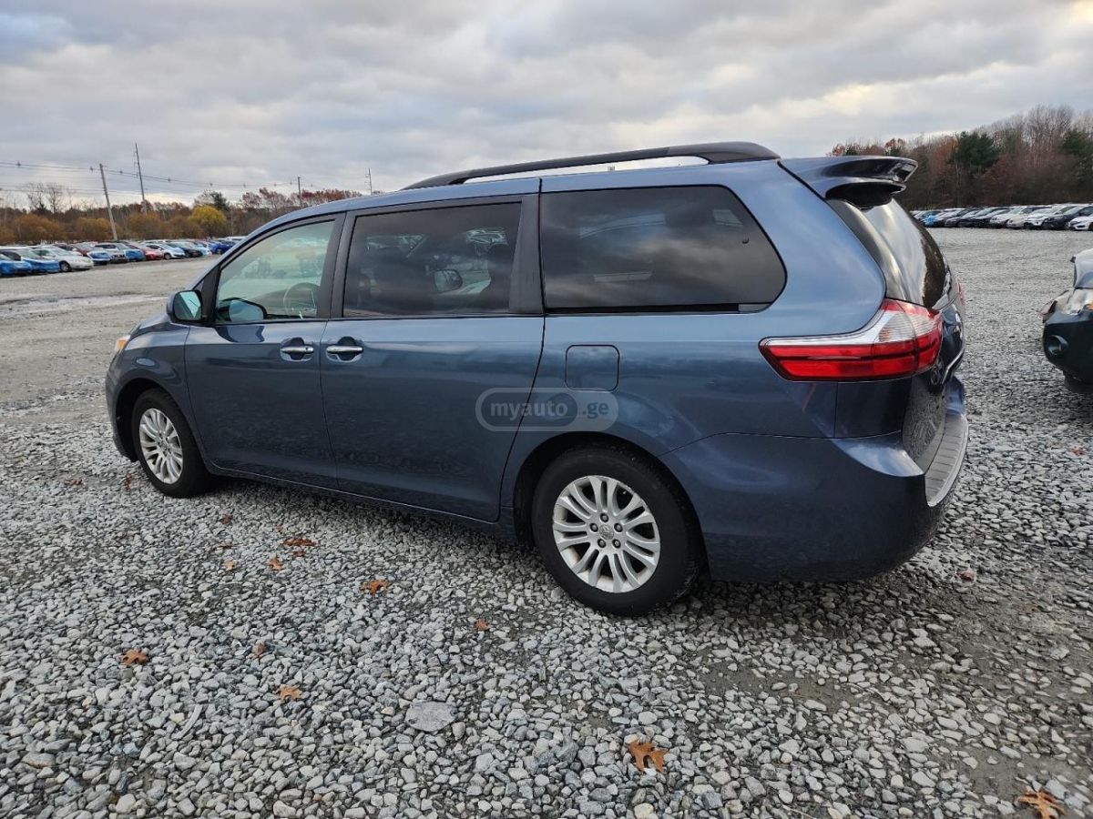 Toyota Sienna 2015 — photo 2