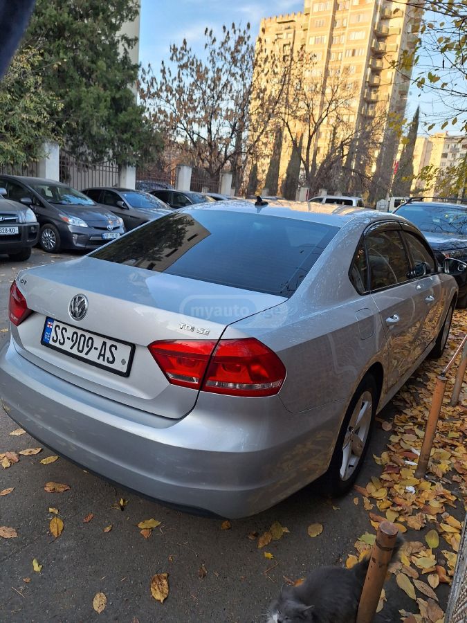Volkswagen Passat 2012 — photo 2