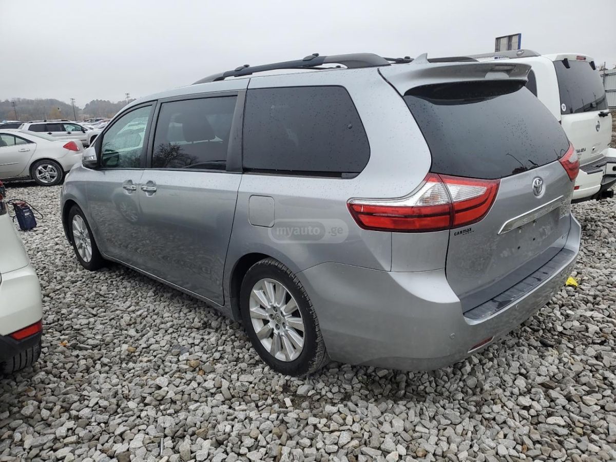 Toyota Sienna 2015 — photo 2