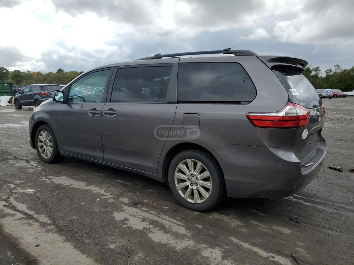 Toyota Sienna 2015 — photo 2