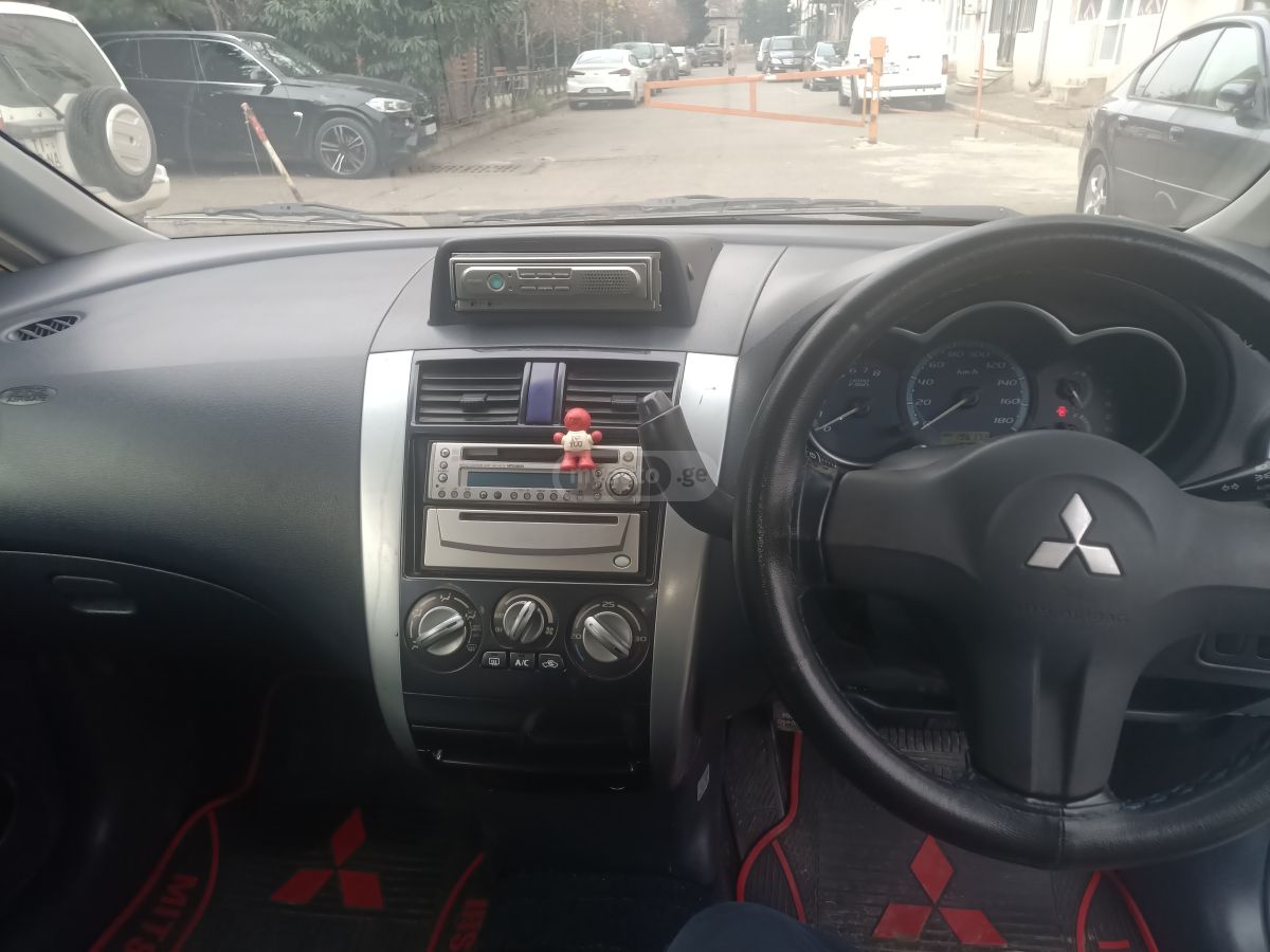 Mitsubishi Colt 2002 — photo 2