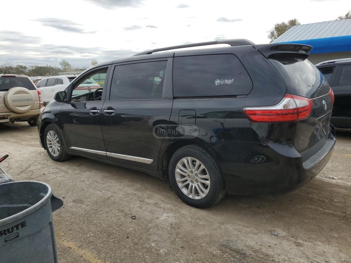 Toyota Sienna 2015 — photo 2