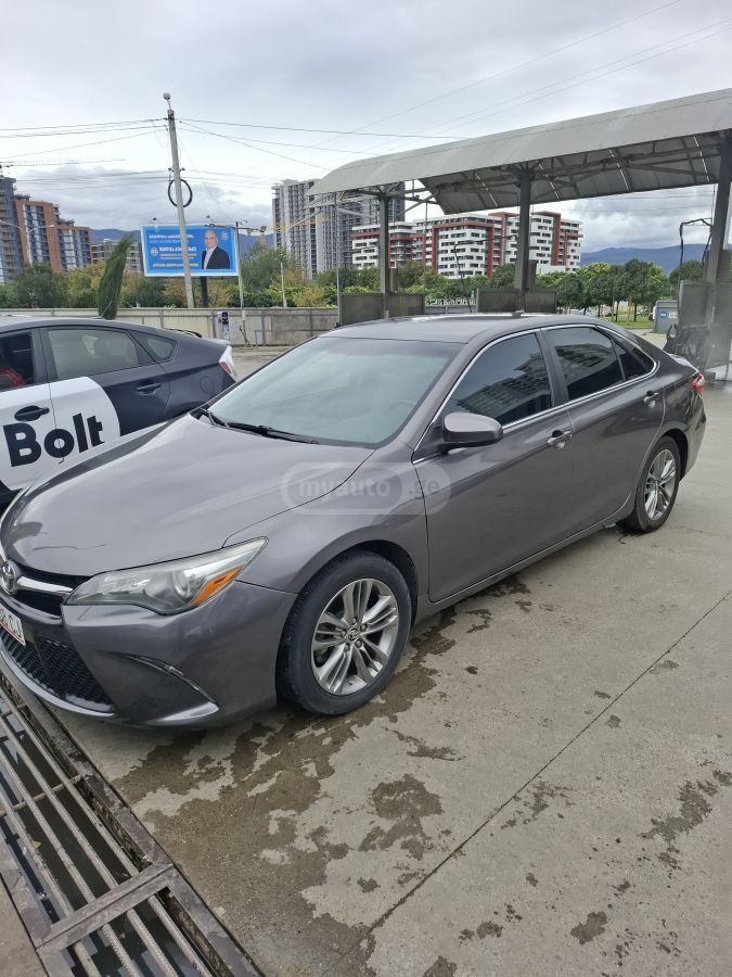 Toyota Camry 2015 — photo 2