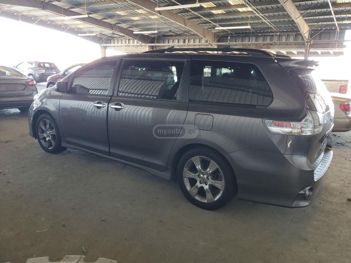 Toyota Sienna 2014 — photo 2