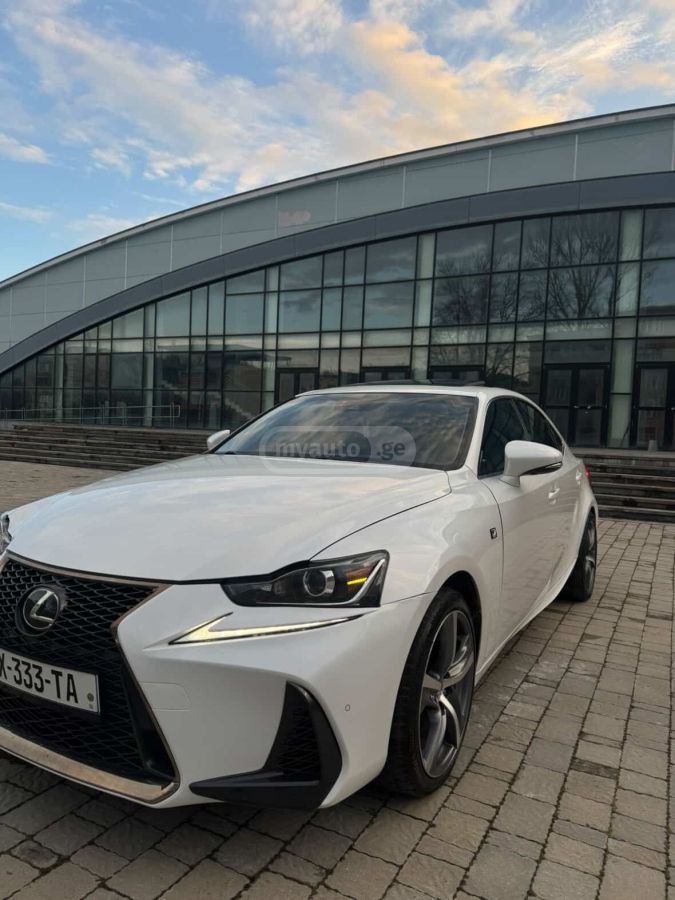 Lexus IS 200 2017 — photo 2