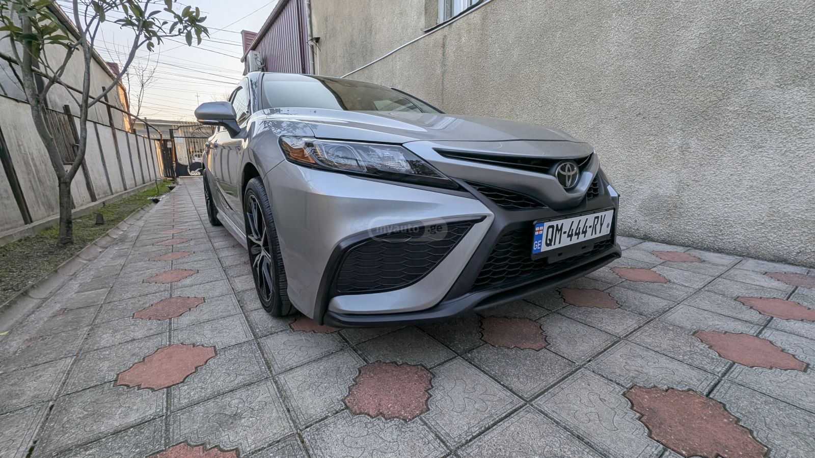 Toyota Camry 2022 — photo 2
