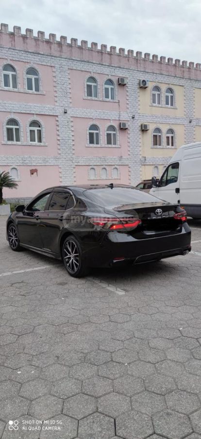 Toyota Camry 2021 — photo 2