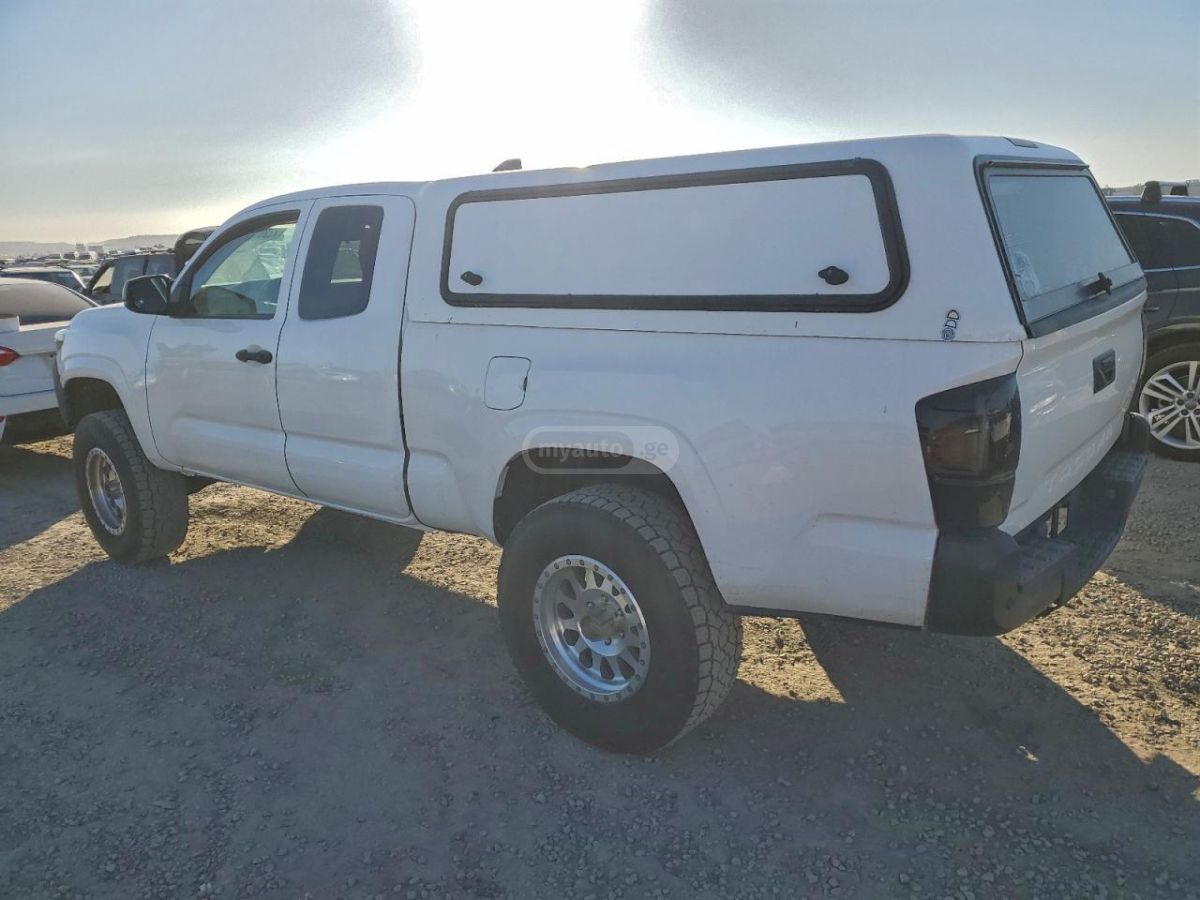 Toyota Tacoma 2020 — photo 2