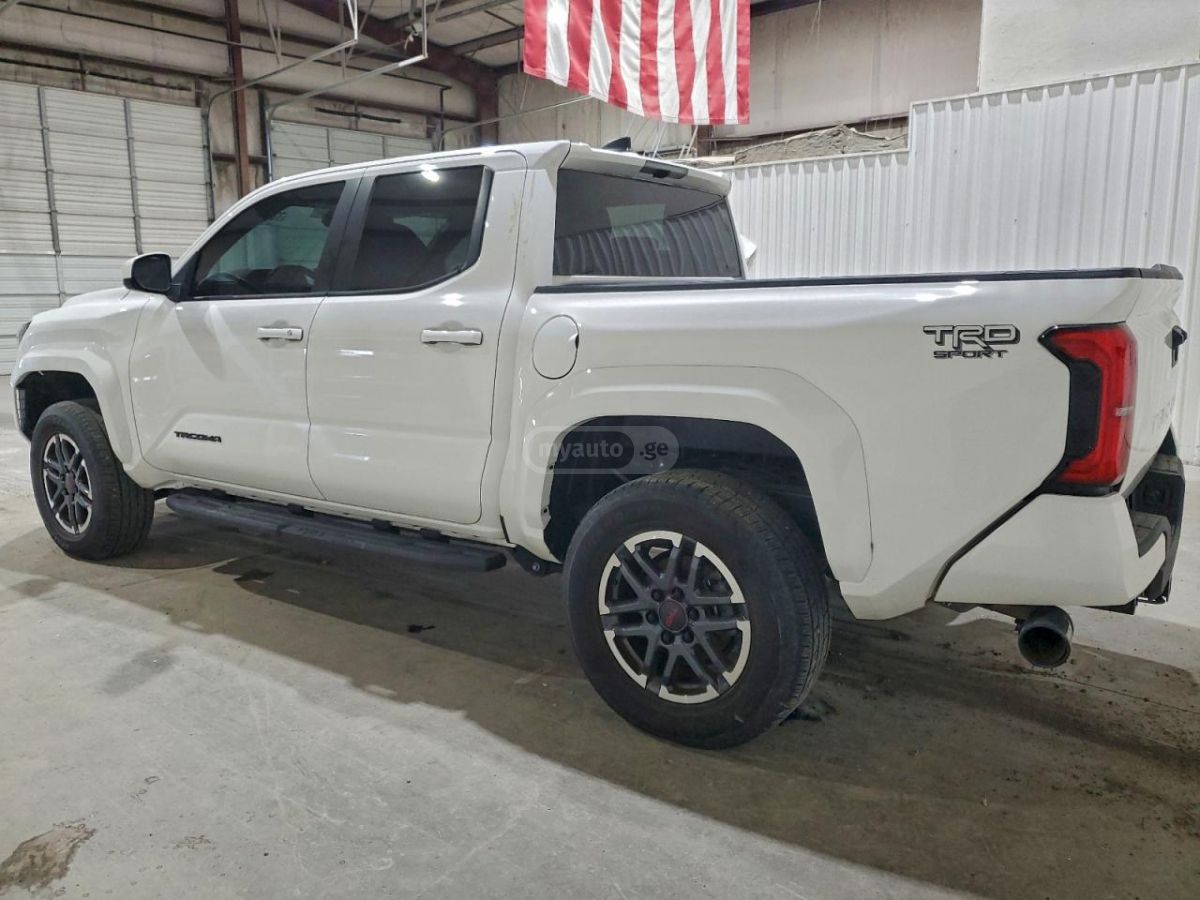 Toyota Tacoma 2024 — photo 2