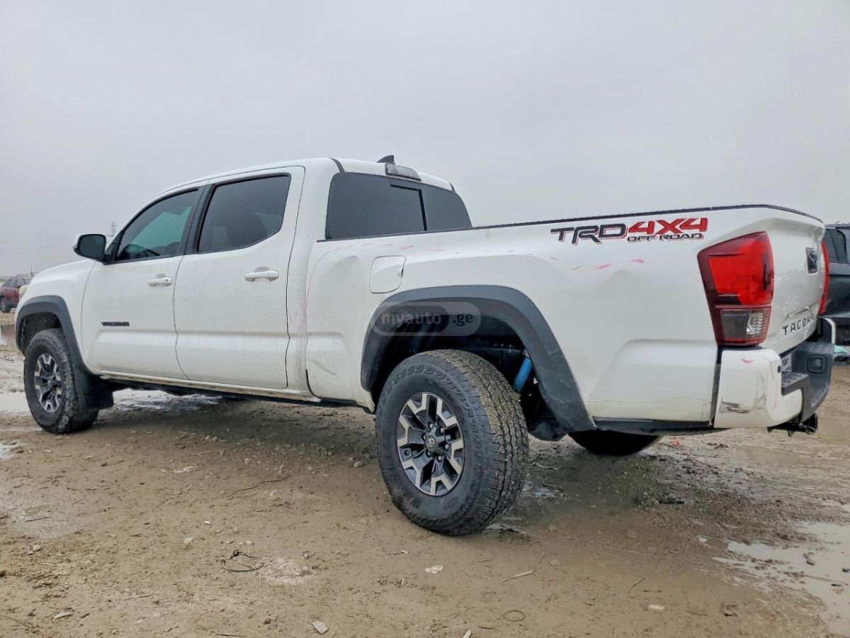 Toyota Tacoma 2018 — photo 2