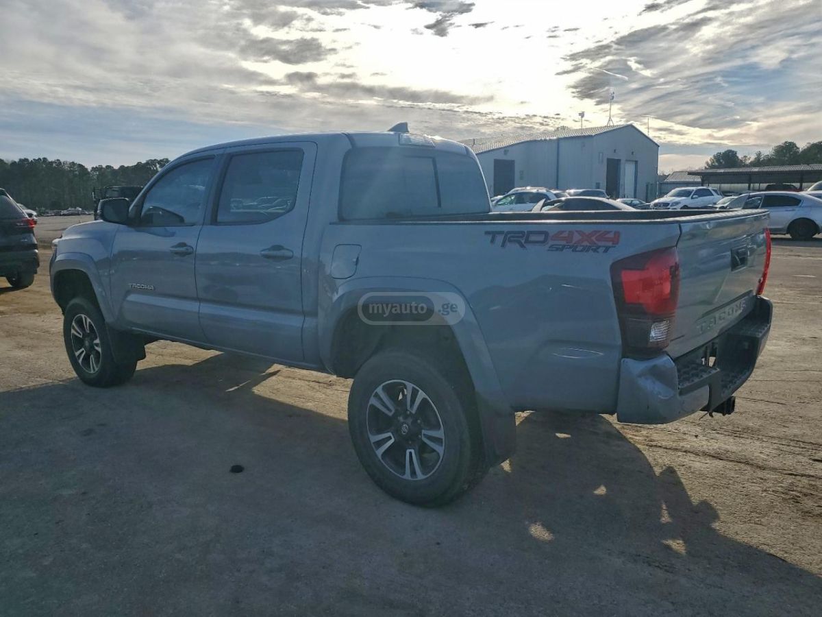 Toyota Tacoma 2019 — photo 2