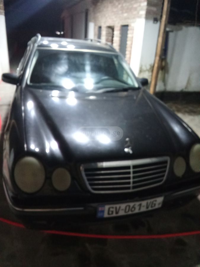 Mercedes-Benz E 320