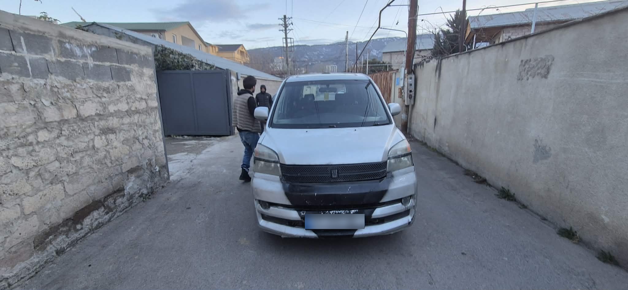 Toyota Voxy 2004 — photo 2