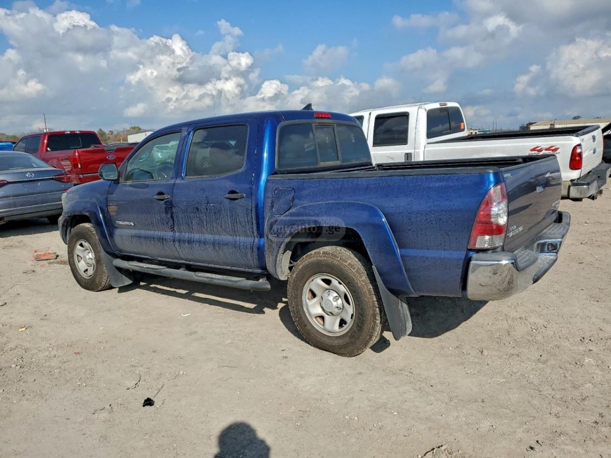 Toyota Tacoma 2015 — photo 2