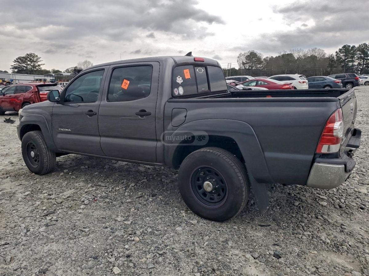 Toyota Tacoma 2015 — photo 2