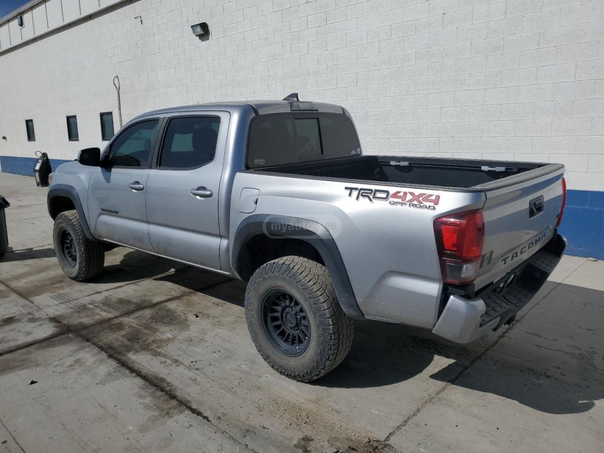 Toyota Tacoma 2019 — photo 2