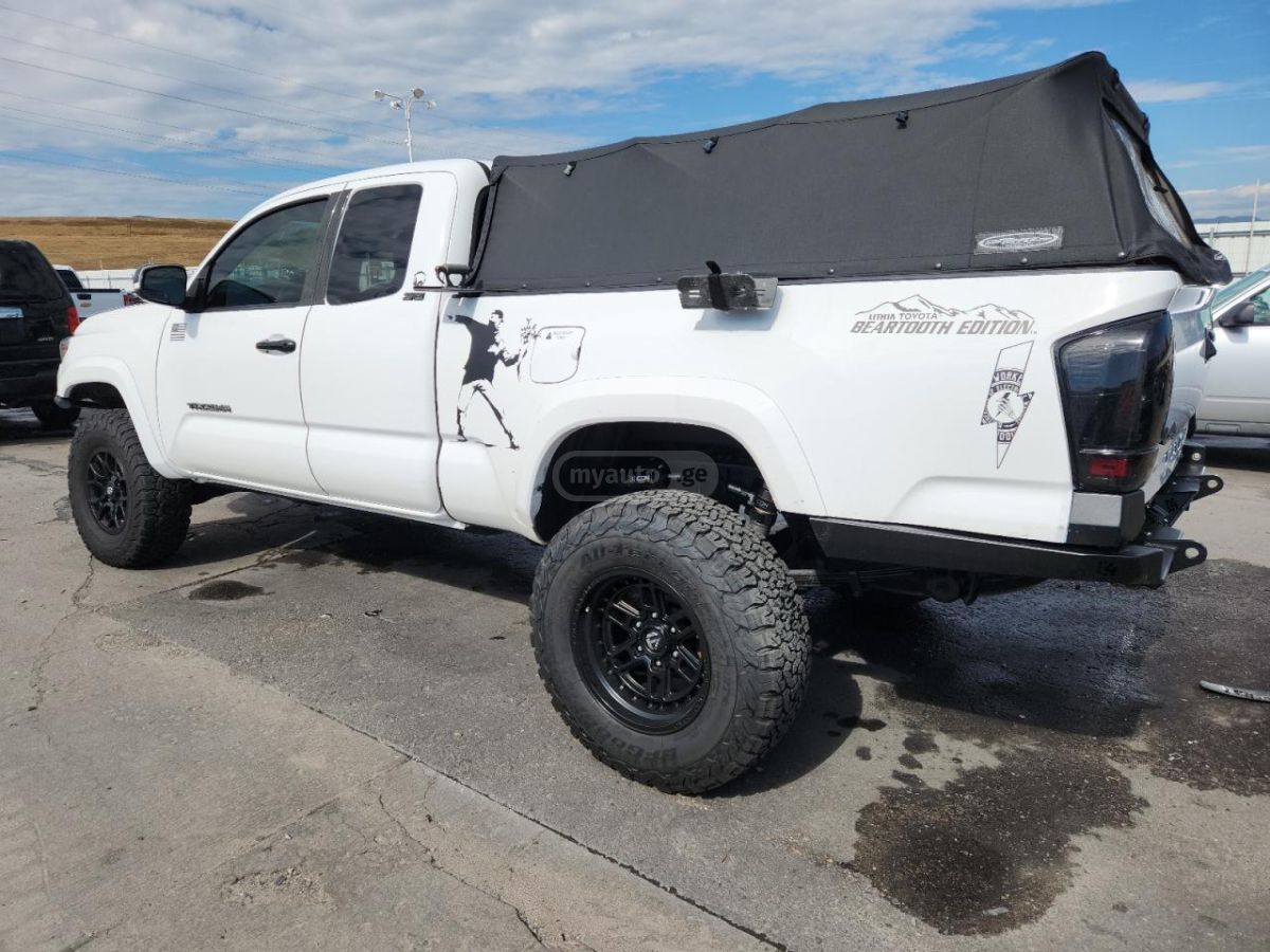 Toyota Tacoma 2019 — photo 2