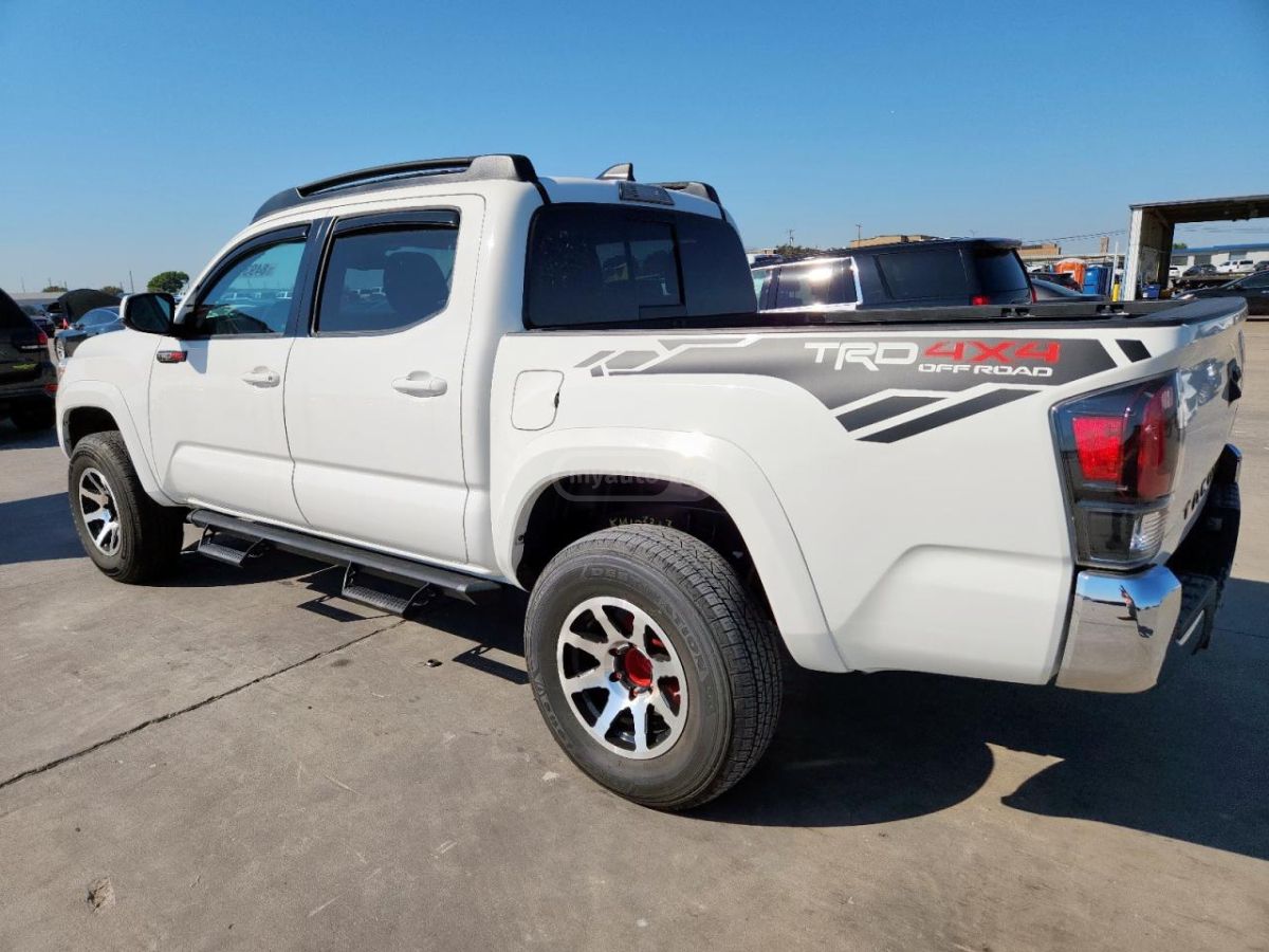 Toyota Tacoma 2019 — photo 2