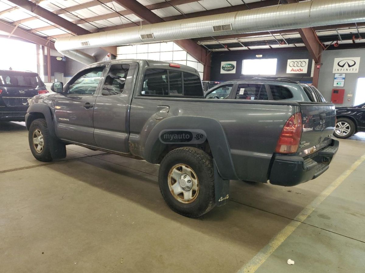 Toyota Tacoma 2015 — photo 2
