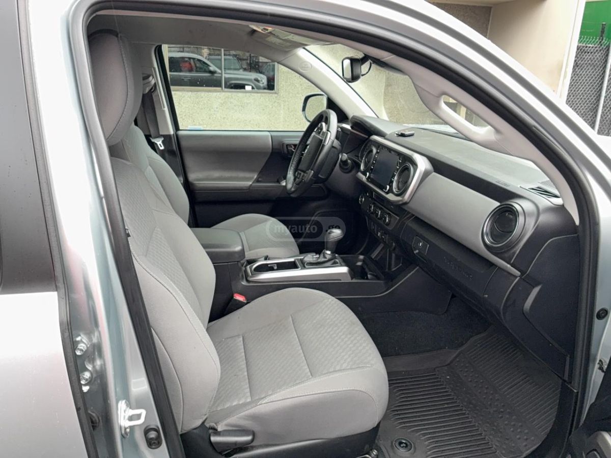 Toyota Tacoma 2023 — photo 2